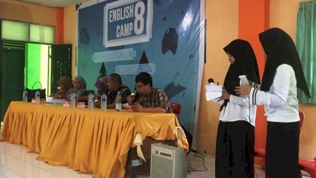 Pendidikan Bahasa Inggris UMI menggelar workshop Bahasa Inggris dengan konsep English Camp di Madrasah Aliyah Negeri 2 Makassar, Rabu (30/01/2019).