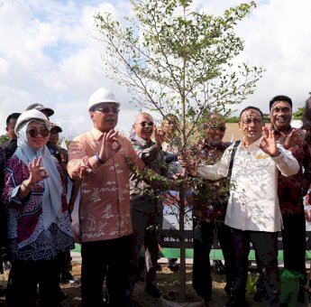 PT. Nusantara Infrastructure Tanam Ribuan Pohon di Makassar, Ini Kata Danny Pomanto