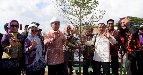 PT. Nusantara Infrastructure Tanam Ribuan Pohon di Makassar, Ini Kata Danny Pomanto