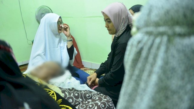 Anggota DPR RI, Aliyah Mustika Ilham melayat ke rumah Duka Arianto Dammar, Kamis (03/02/2019).