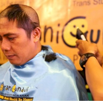 Nyatakan Empati Pada Anak Penderita Kanker, Wakil Wali Kota Makassar Gunduli Kepala