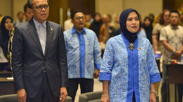 Gubernur Sulsel Nurdin Abdullah bersama Anggota DPR RI Aliyah Mustika Ilham di Kegiatan Rapat Kerja DPD ASITA Sulsel, Sabtu (02/02/2019).