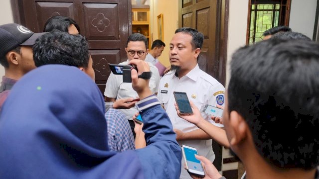 Wakil Gubernur Sulsel, Andi Sudirman Sulaiman diwawancarai awak media di Kantor Gubernur Sulsel, Rabu (06/02/2019).