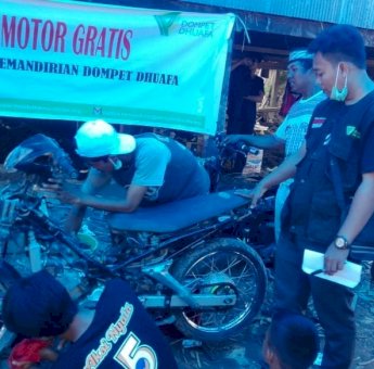 Dompet Dhuafa Berikan Layanan Servis Motor Gratis Pada Korban Banjir di Jeneponto