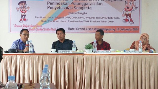 Pertemuan Panwaslu kecamatan dengan Bawaslu Kabupaten Soppeng, di Hotel Grand Aisha, Jalan Kemakmuran, Watansoppeng, Rabu (13/02/2019).