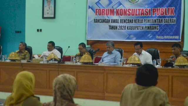 Forum Konsultasi Penyusunan RKAPD Kabupaten Pinrang tahun 2020, di Ruang Pola Kantor Bupati Pinrang, Rabu (13/02/2019).