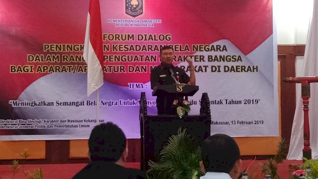 Dirjen Politik dan Pemerintahan Umum Kemendagri, Mayjen TNI (Purn) Soedarmo membuka Forum Dialog Peningkatan Kesadaran Bela Negara dalam Rangka Penguatan Karakter Bangsa, di Hotel Singgasana Makassar, Rabu (13/02/2019).