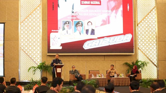 Wali Kota Makassar, Moh. Ramdhan Pomanto menjadi pembicara pada Silatnas Temu Alumni STPDN, di Hotel Grand Claro Makassar, Sabtu (16/02/2019).