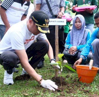 Di Gerakan Penanaman 30 Ribu Pohon, Adnan : Mari Jaga Alam Kita