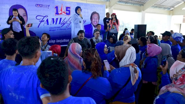 Family Gathering bersama tim pemenangan calon anggota DPR RI Aliyah Mustika Ilham, dan calon anggota DPRD Sulsel Amirul Yamin Ramadhansyah, di Wisata Pantai Galesong, Kabupaten Takalar, Minggu (17/02/2019).