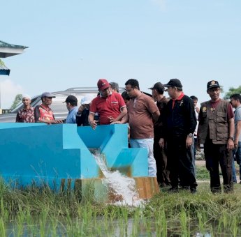 Wakil Gubernur Sulsel Tinjau Sumber Irigasi Sawah di Sidrap