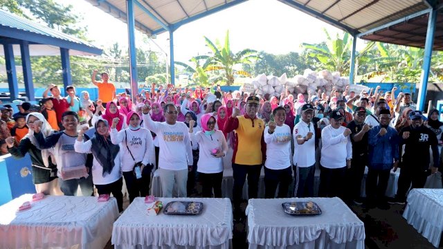 Peringatan Hari Peduli Sampah Nasional tingkat Kota Makassar, di Pesantren Darul Aman, Jl. KH Abd Jabbar Asyiri, Kelurahan Pai, Kecamatan Biringkanaya, Minggu (24/02/2019).