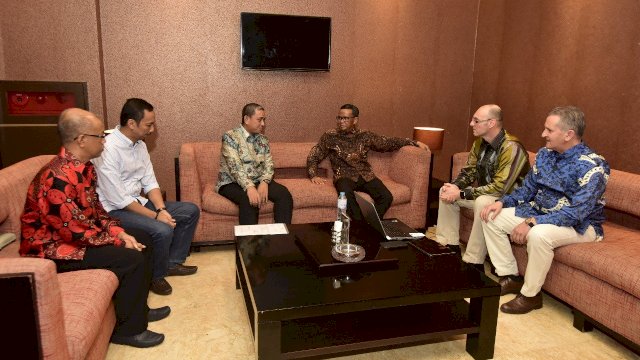 Pertemuan Bupati dan Wakil Bupati, Wajo Amran Mahmud dan Amran dengan Gubernur Sulsel, Nurdin Abdullah di Hotel Claro Makassar, Minggu (24/02/2019).