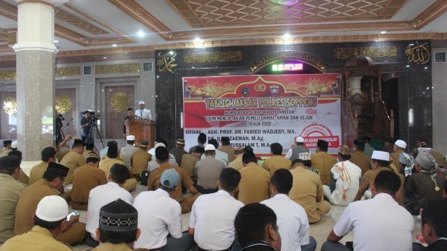 Tabligh Akbar Polres Soppeng, di Masjid Agung Darussalam, Watansoppeng, Selasa (26/02/2019).