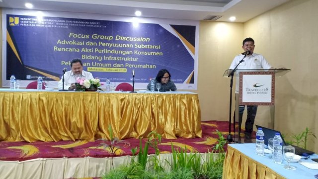 Kepala Dinas Perumahan, Kawasan Pemukiman dan Pertanahan Pemprov Sulsel, Andi Bakti Haruni, memberikan sambutan pada Fokus Grup Discussion Advokasi dan Penyusunan Subtansi Rencana Aksi Perlindungan Konsumen Bidang Infrastruktur Pekerjaan Umum dan Perumahan, di Travellers Hotel Phinisi, Makassar, Rabu (27/02/2019).