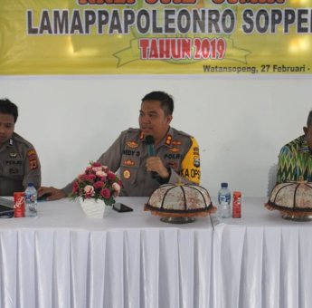 Hadiri Pembekalan Kuliah Kerja Lapangan Plus STIE – STIK Lamappapoleonro, Ini Pesan Kapolres Soppeng