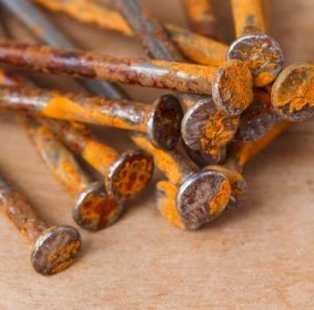 Inilah 9 Pertolongan Pertama Jika Tertusuk Benda Berkarat