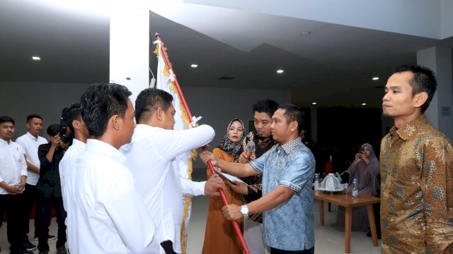 Ketua BPC Hipmi Sulsel, Herman Heizer melantik Pengurus BPC Hipmi Kota Palopo, di Mega Plaza Palopo, Minggu (03/03/2019).
