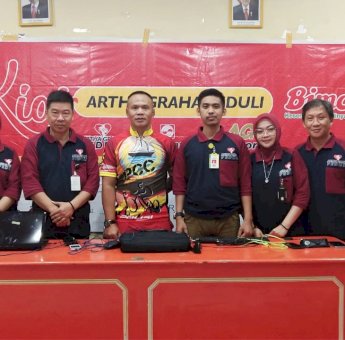 Batalyon C Brimob Polda Sulsel dan Bank Arta Graha Adakan Pasar Murah di Bone