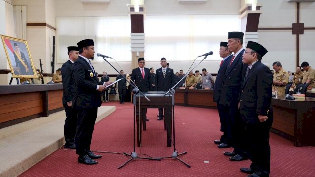 Wakil Gubernur Sulsel Andi Sudirman Sulaiman melantik tiga Pejabat Lingkup Pemprov Sulsel, Senin (04/03/2019).