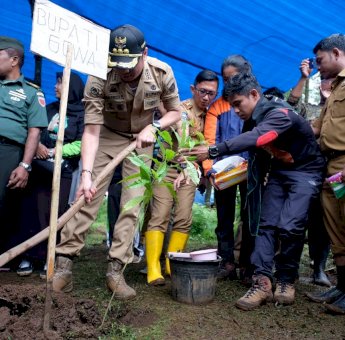 Pemkab Gowa Libatkan 53 Komunitas Tanam 50 Ribu Pohon di Gunung Bawakarang