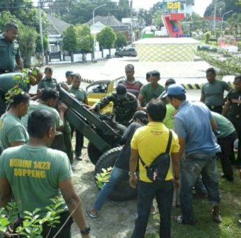 Kodim 1423 Setting Peletakan Senjata Meriam di Pusat Kota Soppeng