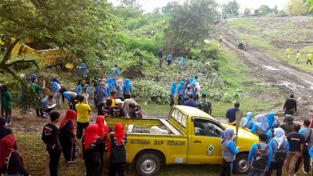 Kerja bakti massal di TPA Sampah Lempa, Kelurahan Lalabata rilau, Kabupaten Soppeng, Jumat (08/03/2019).