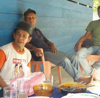 Puluhan Warga Desa Umpungeng Soppeng Keluhkan Pencabutan Bantuan Raskin