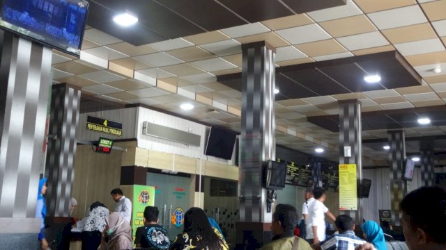 Proses pelayanan di Kantor BPN kota Makassar, Jl. A.P Pettarani, Senin (11/02/2019).