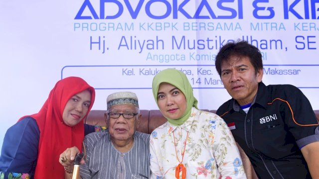 Anggota DPR RI, Aliyah Mustika Ilham bersama Tokoh Masyarakat Sinasara, Waris Rahman, Kamis (14/03/2019).