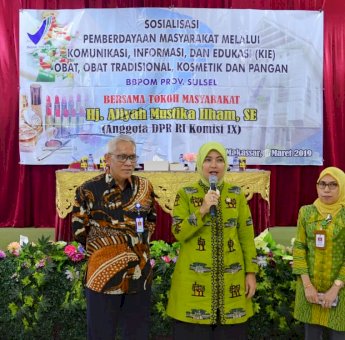 Aliyah Mustika : Waspada Bahaya Kosmetik yang Dijual Online