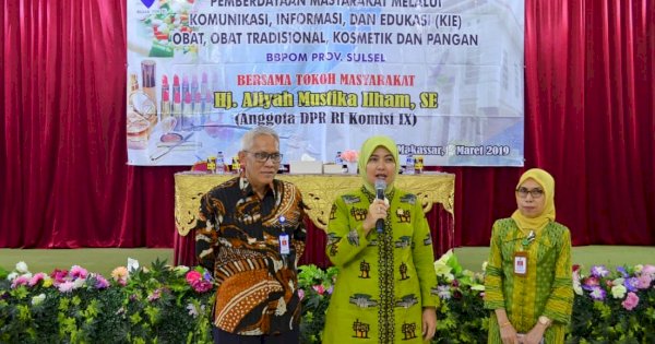 Aliyah Mustika : Waspada Bahaya Kosmetik yang Dijual Online