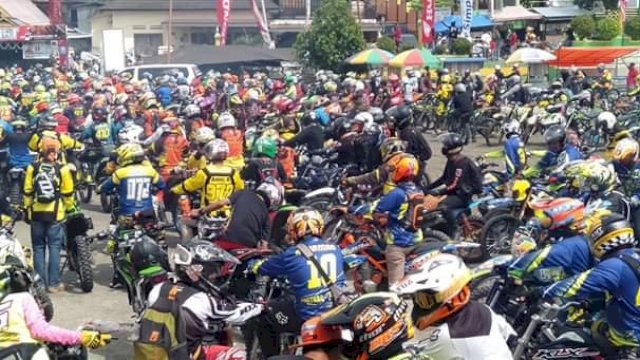 Ribuan peserta 'One Day Trail Adventure' tengah bersiap menjelajah daerah kawasan di Bumi Latemmamala, kabupaten Soppeng, Sabtu (16/03/2019).