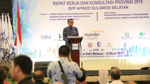 Gubernur Sulsel, Nurdin Abdullah, memberikan sambutan pada Rapat Kerja dan Konsultasi Provinsi 2019 DPP Apindo Sulsel, di Ballroom Hotel Claro Makassar, Senin (18/03/2019).