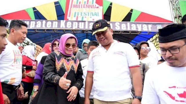 Ketua PKK Sulsel, Liestiaty F Nurdin, menghadiri Millenial Road Safety Festival di kabupaten Kepulauan Selayar, Minggu (17/03/2019).