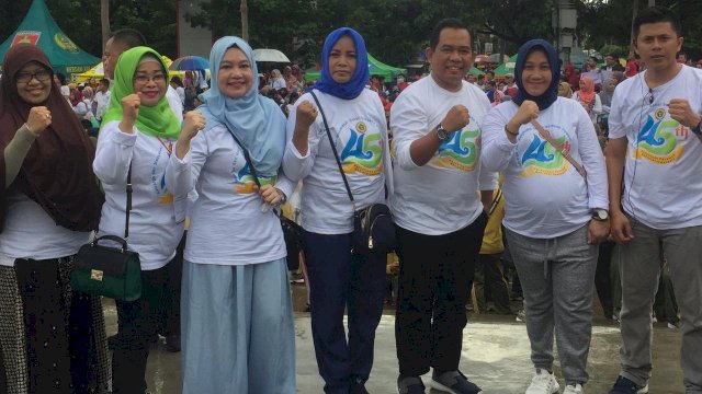 Calon Anggota DPRD Sulsel Dapil Sulsel 8 (Kabupaten Soppeng, Wajo) dari Partai Solidaritas Indonesia, bersama pengurus DPW PPNI Sulsel pada peringatan Hari Jadi PPNI ke-45 di Anjungan Pantai Losari, kota Makassar, Minggu (17/03/2019).