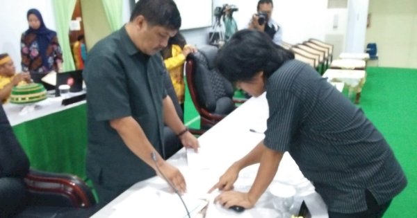 Rastra Dicabut, Puluhan Warga Lalabata Datangi DPRD Soppeng