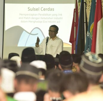 Nurdin Abdullah Ajak Mahasiswa IAI As&rsquo;Adiyah Sengkang Siapkan Diri Hadapi Era 4.0
