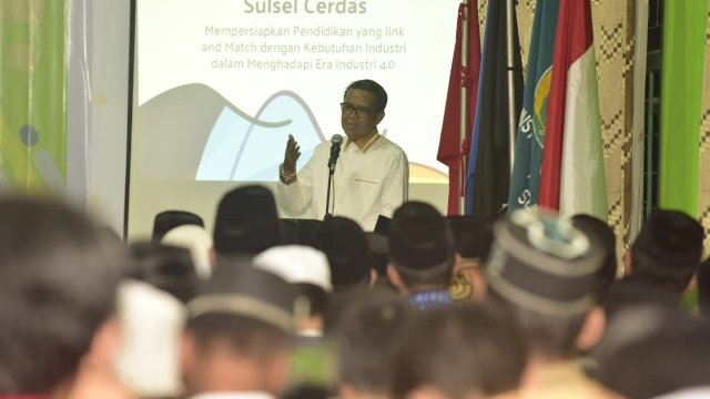 Gubernur Sulsel, Nurdin Abdullah, membawakan kuliah umum di Institut Agama Islam As’Adiyah Sengkang, Kabupaten Wajo, Kamis (28/03/2019).