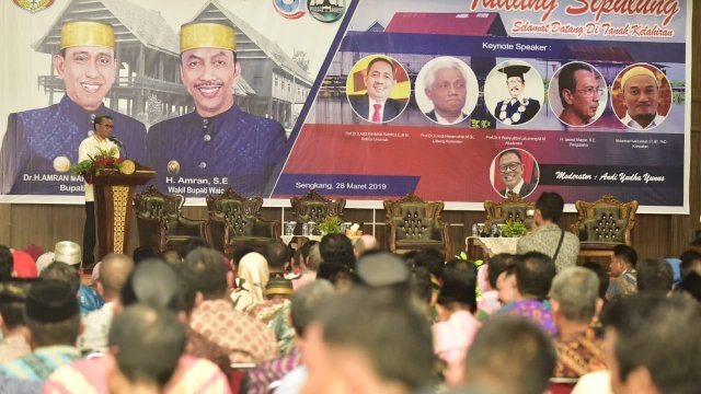 Gubernur Sulsel, Nurdin Abdullah memberikan sambutan di Ruang Pola Kantor Bupati Wajo, Kamis (28/04/2019).