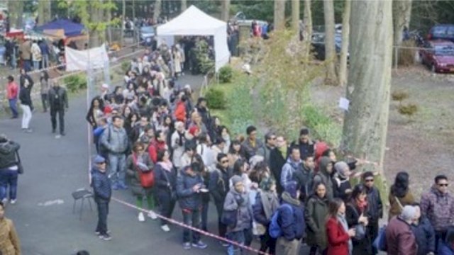 Sejumlah WNI di Belanda mengeluh harus mendaftar ulang dan antre berjam-jam demi bisa menggunakan hak suaranya dalam Pemilu 2019, Minggu (14/04/2019). (Dok. KBRI Den Haag).