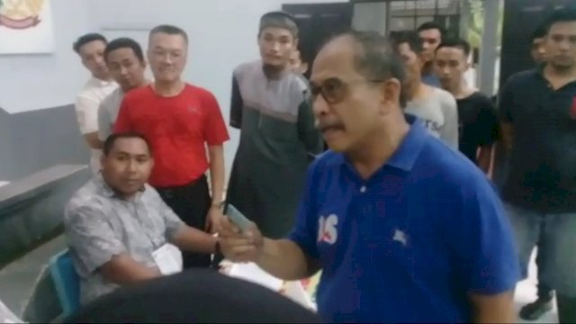 Mantan Wali Kota Makassar periode 2004-2014, Ilham Arief Sirajuddin melakukan protes kepada PPS Lapas Gunung Sari, Rabu (17/04/2019).