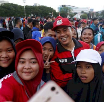 Tutup Porkot VII Makassar, Deng Ical Jadi Rebutan Swafoto