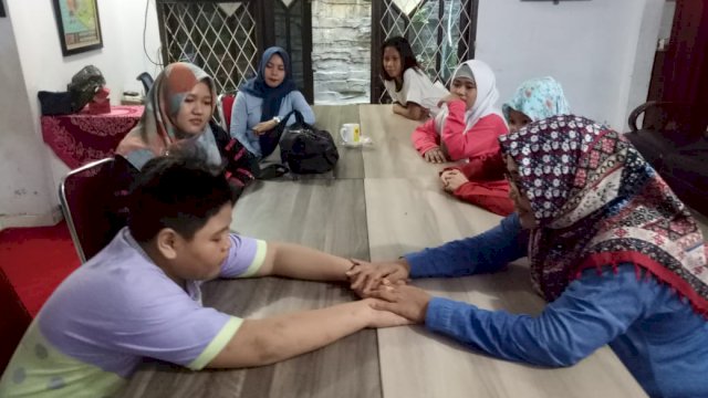 Ayahnya Mendekam di Balik Jeruji Besi, Mutia Dipaksa Ibu Tirinya Mengemis