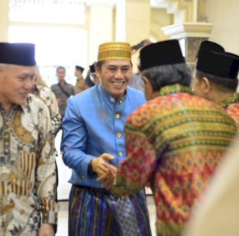 Deng Ical Lantik Pengurus Masjid Mubarak dan Asosiasi Pedagang Pasar Butung