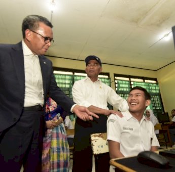 Mendikbud dan Gubernur Sulsel Tinjau Hari Pertama UNBK di Makassar