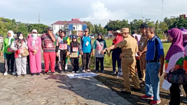 Tes Kebugaran Calon Jamaah Haji Kabupaten Gowa, di Taman Sultan Hasanuddin, Jalan Tumanurung, Sungguminasa, Selasa (02/04/2019).
