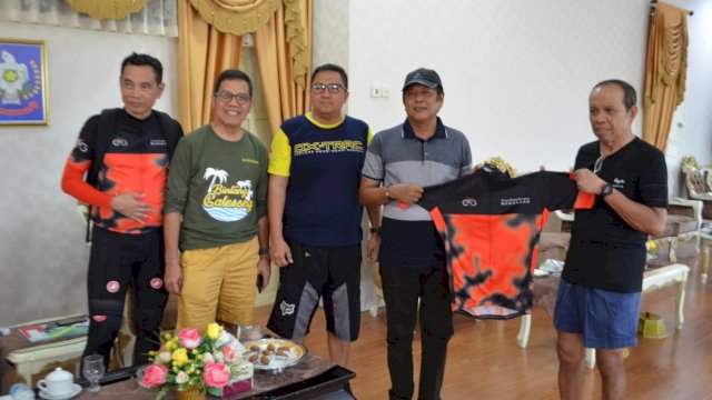 Bupati Soppeng, Andi Kaswadi Razak menerima rombongan kelompok sepada eso-eso, di Rumah Jabatan Jabatan Bupati Soppeng, Rabu (03/04/2019).