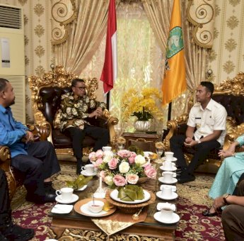 Andi Seto Jamu Nurdin Abdullah dengan Sajian ‘Laha Bete’ Makanan Khas Sinjai