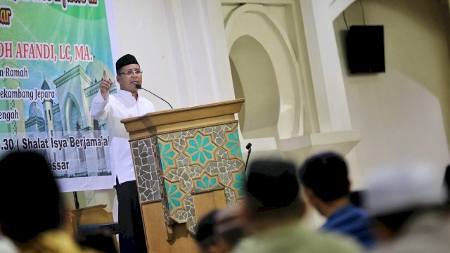 Wali Kota Makassar, Moh. Ramdhan Pomanto memberika arahan pada peringatan Isra' Mi'raj, di Masjid Raya Makassar, Jumat (05/04/2019).